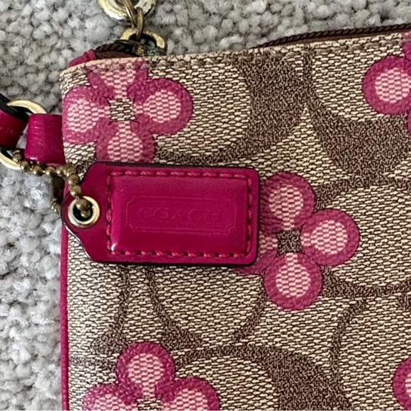 Coach Peyton Floral Brown Canvas Wristlet with Pink Floral Accents Hangtag - Picture 2 of 5
